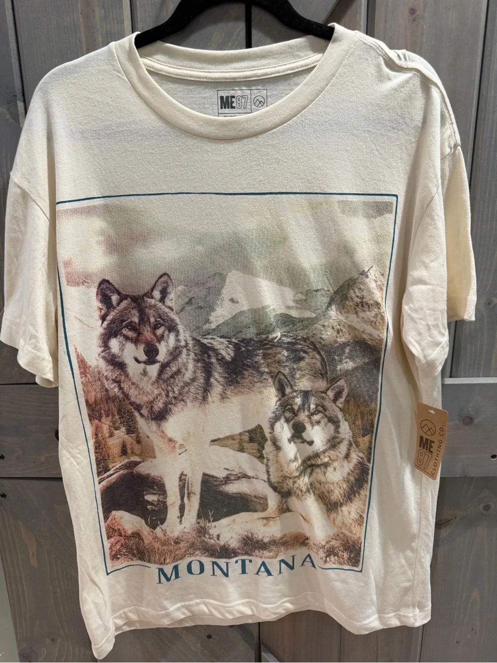 ME87 Men’s Large Montana Wolves Graphic T-Shirt Cream NWT